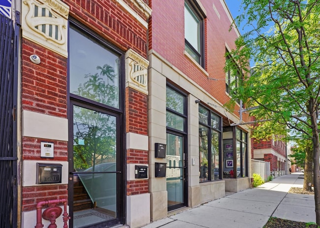 Building Photo - 3048 N Milwaukee Ave Rental