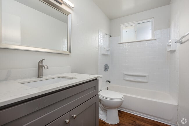 1BR, 1BA - 650SF - Bathroom