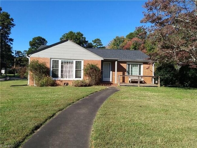 Building Photo - 206 Ridgewood Dr