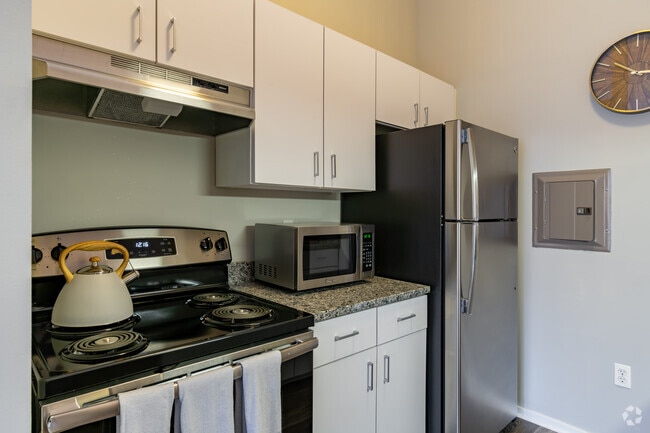 Iris - 2BR, 2BA - 985 SF