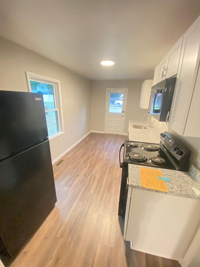 Photo - 3bd/1ba House Renovated In 2021 near Hwy 2...