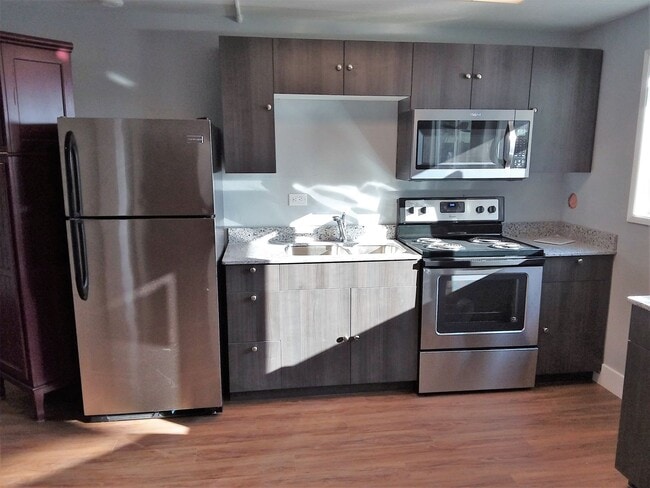 209 1/2 W Holly St