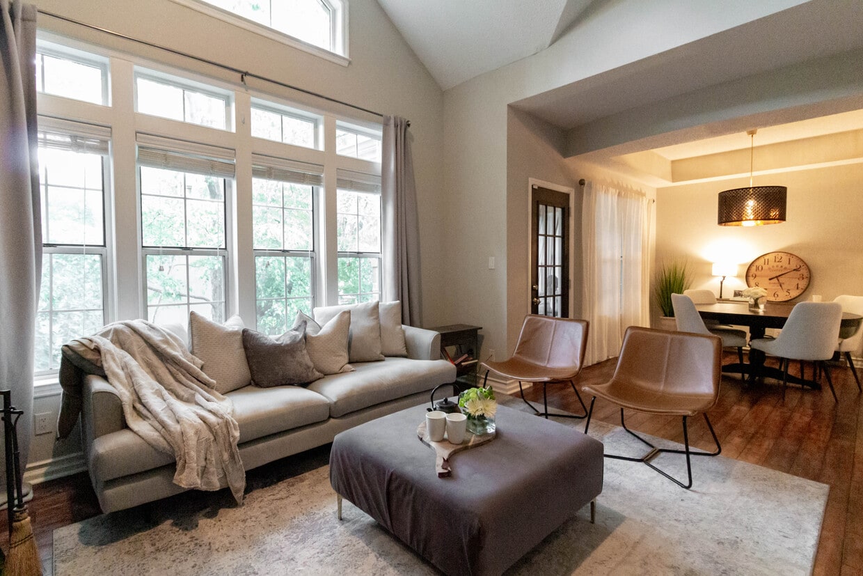 Livingroom - 240 Renaissance Pkwy NE (Atlanta, GA)