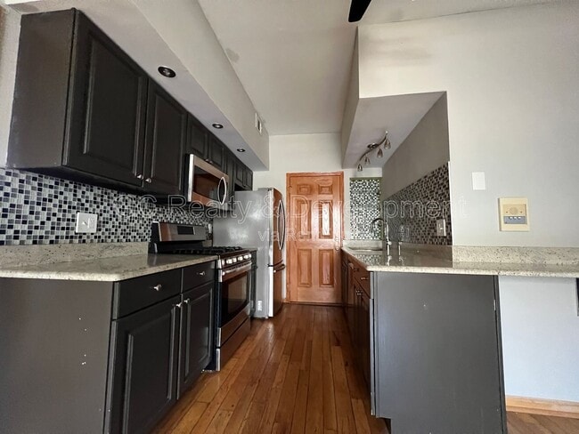 Photo - 2145 N Lakewood Ave Unit 3NR