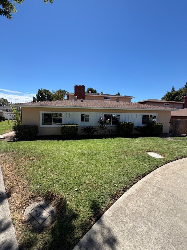 Building Photo - 2580 Hayes Dr Unit 2582