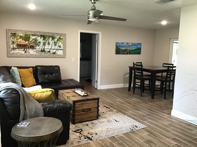 Photo - 833 Berkshire Dr