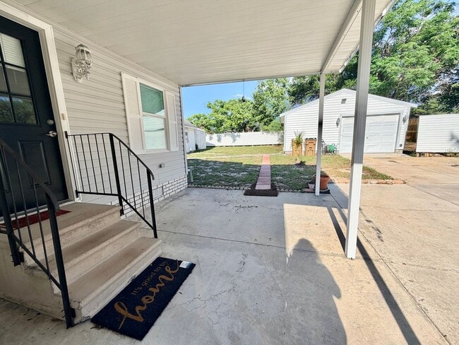 Photo - Large and Spacious 3/3 on near half acre NO HOA!