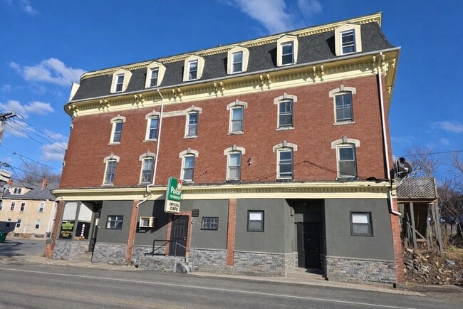 Building Photo - 5 Beacon St Unit 7