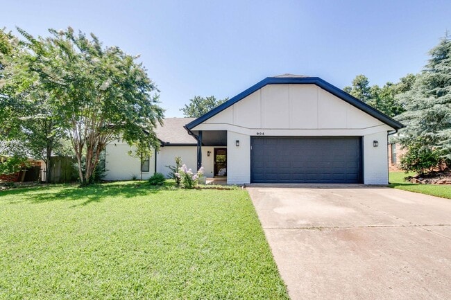 Building Photo - WALK JUST 2 BLOCKS TO EDMOND MEMORIAL – AV... Rental