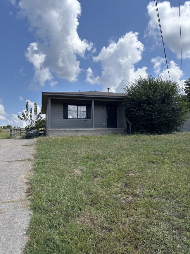 Building Photo - 221 College St Rental
