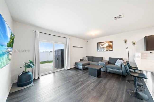 Photo - 1050 W Davis Pkwy