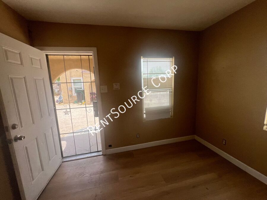 Photo - 16735 Union St
