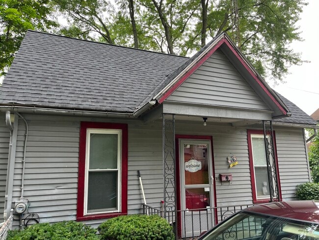 Building Photo - 684 N Broadway Ave Rental