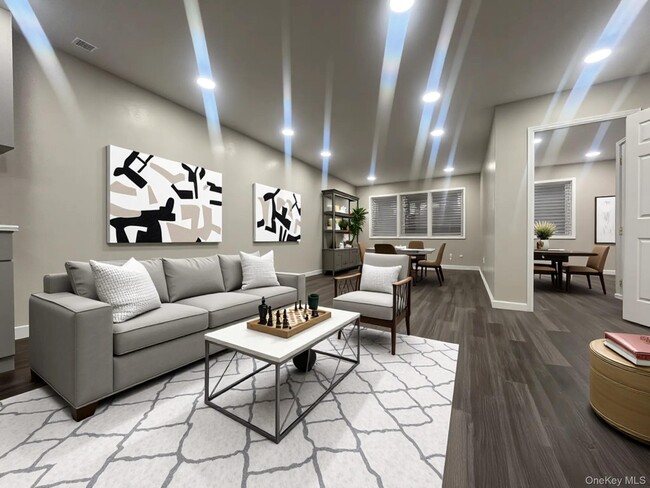 Photo - 825 Ashford St