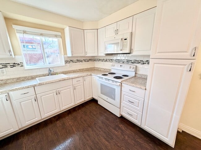 Photo - DEC RENT FREE FOR A LEASE STARTING BY NOV 15TH! - BRICK HOME WITH FINISHED BASEMENT