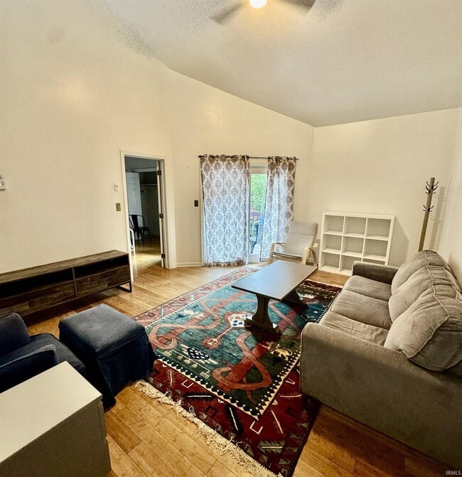 Photo - 111 E 6th St Unidad E