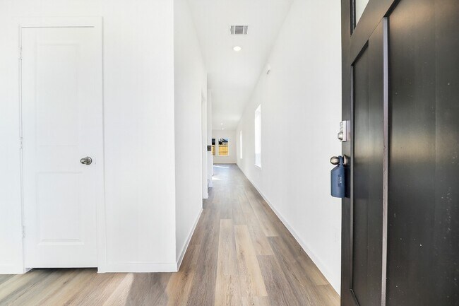 Photo - 3930 El Vaquero Ct