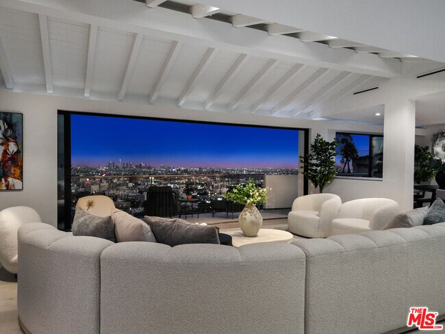 Photo - 2260 Maravilla Dr