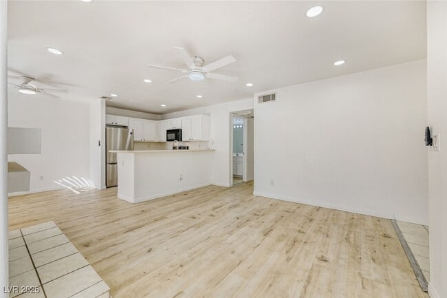 Photo - 2972 Juniper Hills Blvd Unidad 203