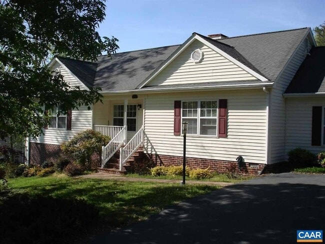 Building Photo - 136 Goldenrod Ct