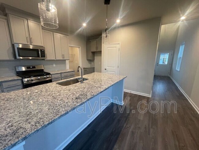 Photo - 810 Manitou Cir