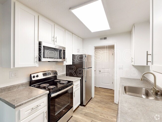 Building Photo - 823 Las Gallinas Ave Unit 107 Rental