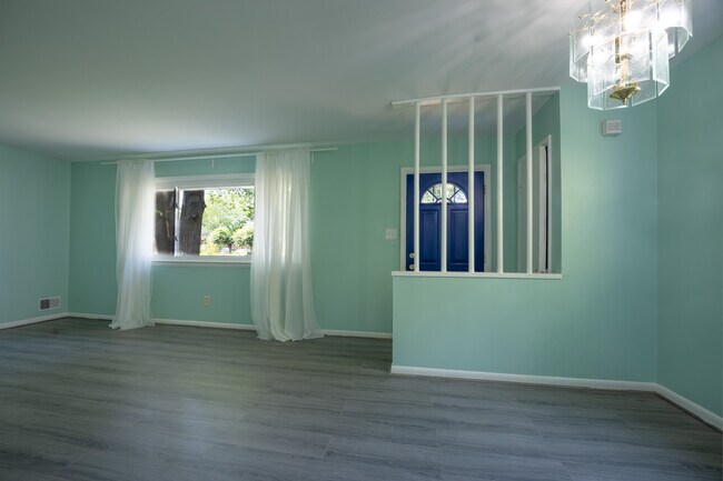 Photo - 5703 Kennedy St