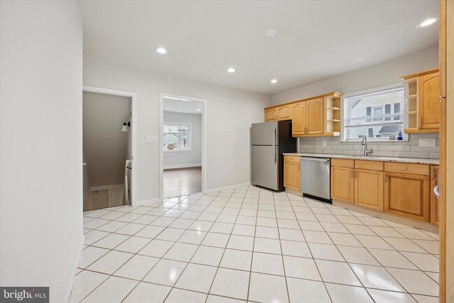 Photo - 271 Monroe St