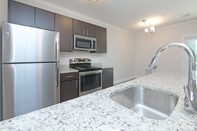 2 BR, 2 BA