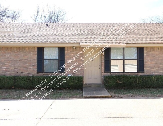 Building Photo - 203 Memory Ln