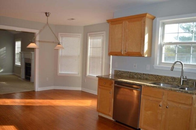 Photo - 808 Shakertown Way