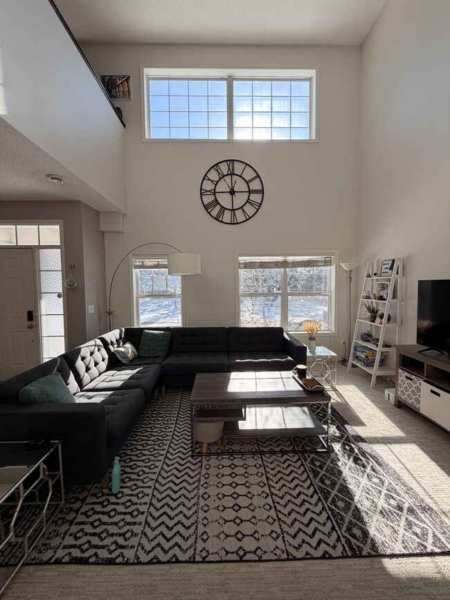 Building Photo - 515 W 84th St