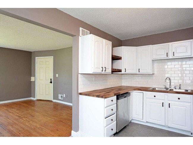 Photo - 6115 Nicollet Ave