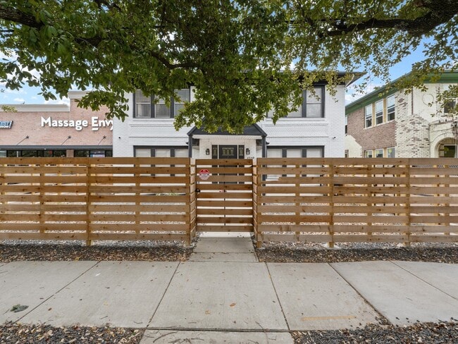 Photo - 1119 Waugh Dr Unit 4