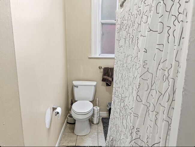 Photo - 122 E University Ave Unit 2