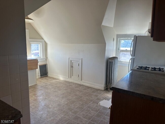 Photo - 324 Claremont Ave Unidad 5