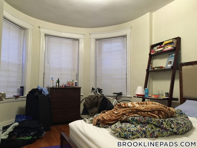 208 Winthrop Rd Unit 1