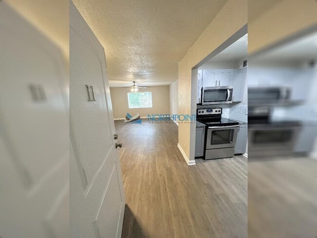 Photo - 2BR/1BA| Newly Renovated  Unit | With Central Air | In Kansas City! Unit Apt 8