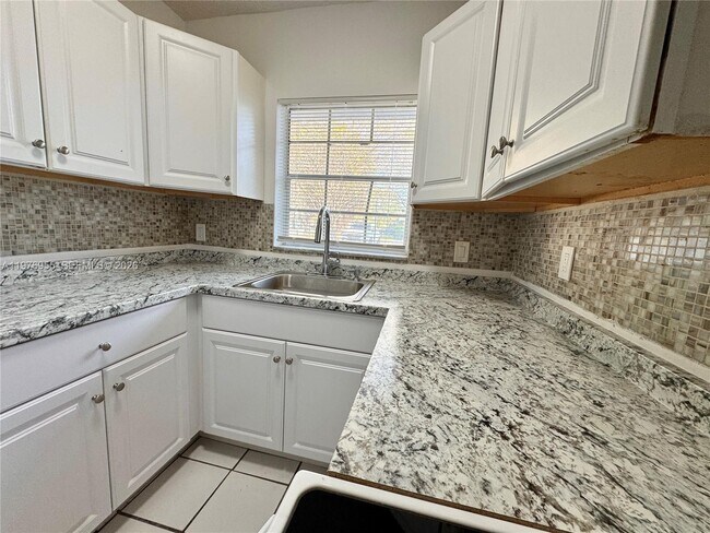 4140 Woodside Dr Unit 107