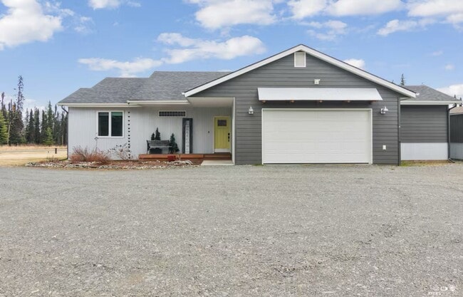 Building Photo - SEASONAL RANCH HOME