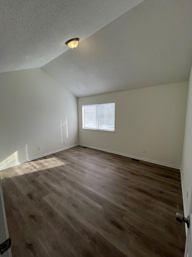 Photo - 512 Thornton St