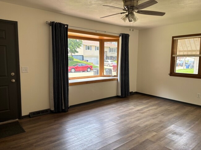 Photo - 2544 Glenn St