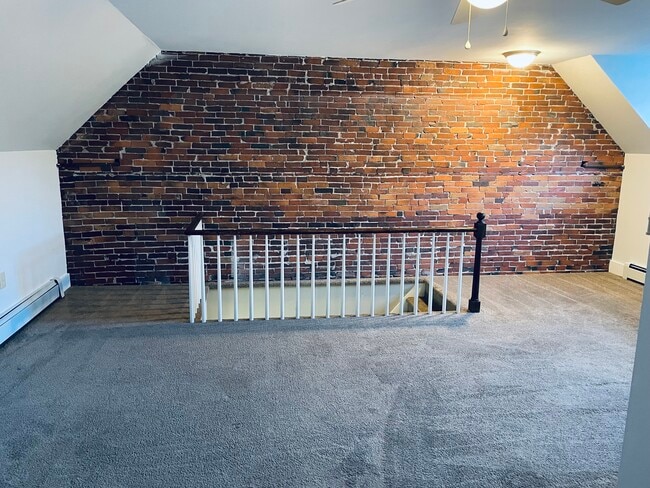 Building Photo - 430 E Bridge St Unit Efficiency Rental