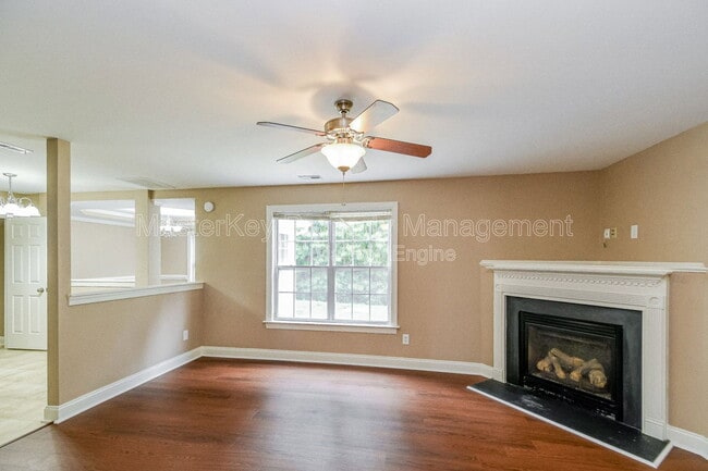 Photo - 225 Braxman Ln