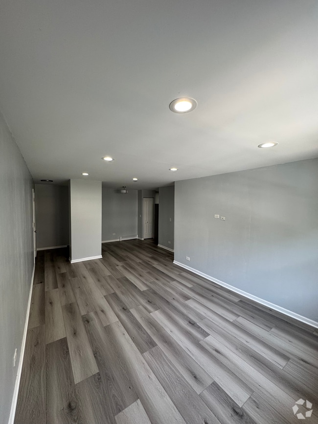 Building Photo - 5950 N Kenmore Ave Unit 202 Rental