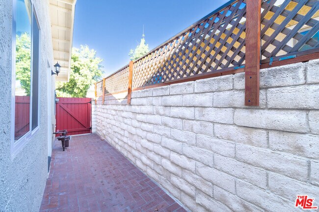 Photo - 8326 Beckford Ave