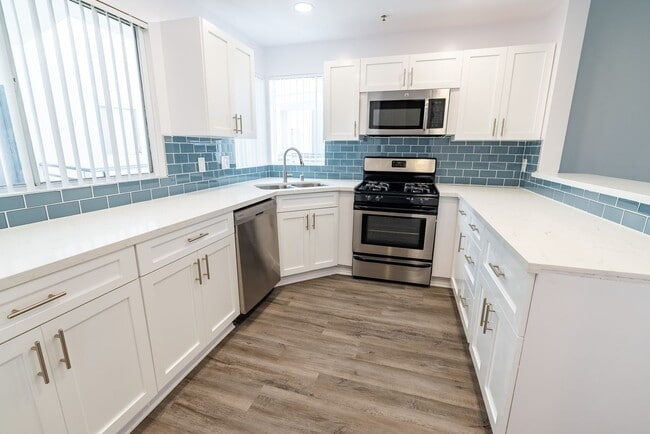 Photo - 16070 Sunset Blvd