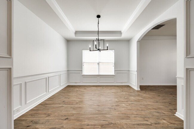 Photo - Spacious 5 bedroom 2.5 bath in Falcon Ridg... Casa