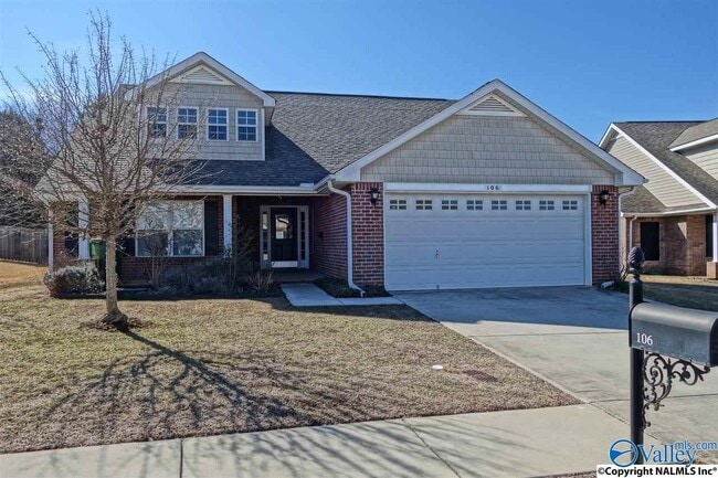 Building Photo - 106 NW Wittington Ln