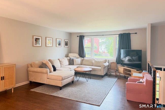 Photo - 425 Judd St